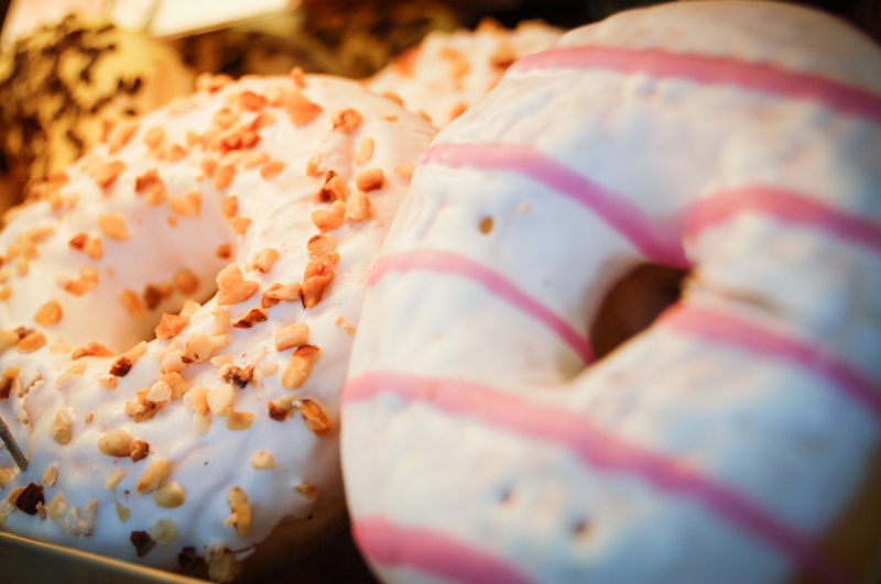 patisserie-HYERES-min_donuts_sweets_pastries_pastry_shop_cake_cakes_bakery_eating-987656
